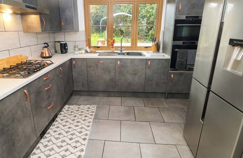 Cwm-twrch Isaf Cottage | 100 CWMPHIL ROAD, pet friendly, with a garden in Ystradgynlais