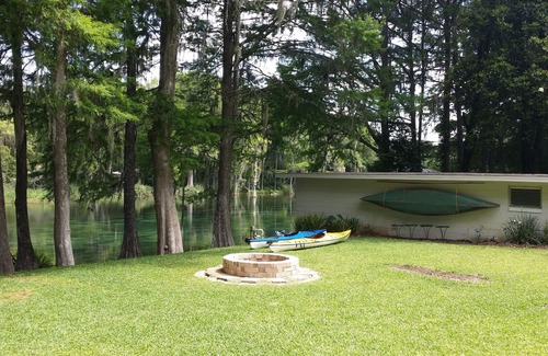 Dunnellon House | 100 FT OF RIVER FRONT! HALFWAY BETWEEN KP HOLE & SWAMPY'S!