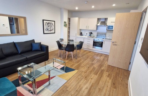 Reading City Centre Apartment | 100 Kings Road by House of Fisher