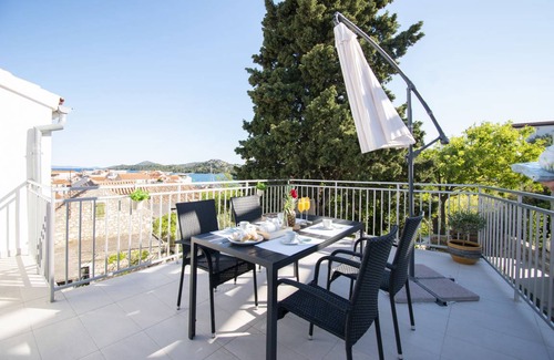 Tribunj Apartment | 100 m² Apartment ∙ 2 bedrooms ∙ 5 guests