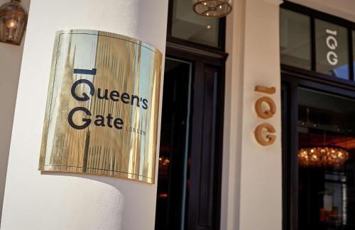 South Kensington Hotel | 100 Queen's Gate Hotel London Kensington, Curio Collection by Hilton