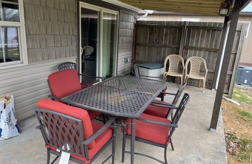 Benton Cottage | 100% renovated water front 2 bedroom cottage