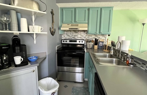 North Carolina Coast Condo | 100 Steps from the Beach