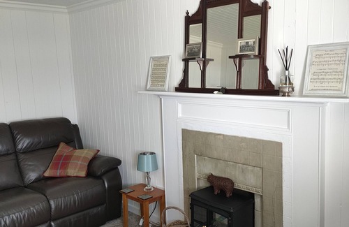 Kingsburgh House | 100 year old Renovated Cottage in North Skye