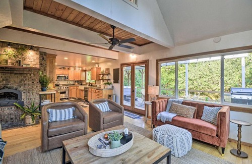 Lakebay House | 100-Year-Old Farmhouse with Hot Tub on 5 Acres!