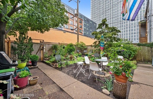 Rogers Park House | 100 Yr. Old Chicago Brick Craftsman with yard, Near Beach and Loyola!