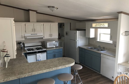 Fishers Landing Cottage | 1000 Islands Cottage minutes from free boat launch!