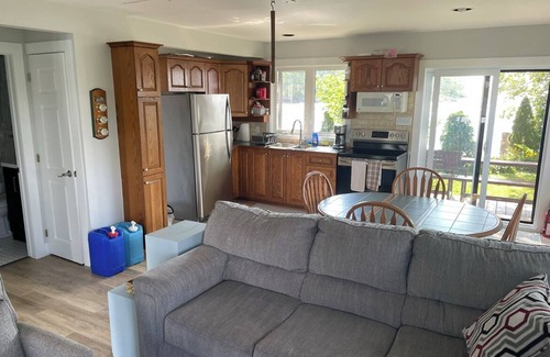 Leeds and the Thousand Islands Cottage | 1000 islands private island