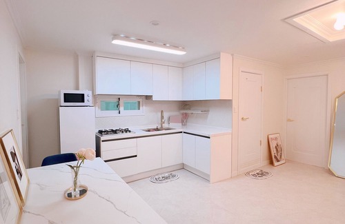 Seongsu House | 1000 sqft exclusive accommodation located 10 minutes away from Seongsu Station!