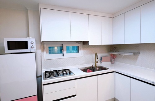 Seongsu House | 1000 sqft exclusive accommodation located 10 minutes away from Seongsu Station!