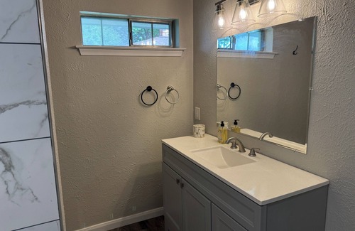 Oak Cliff House | 1000mbps Fiber internet, 3 bed/2bath Dallas Home