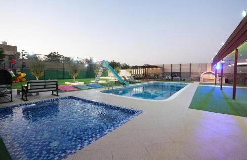 Al Dhaid Ski Chalet | 1001 Nights Chalet Private Pool, Jacuzzi, BBQ Sleeps 15 Sharjah