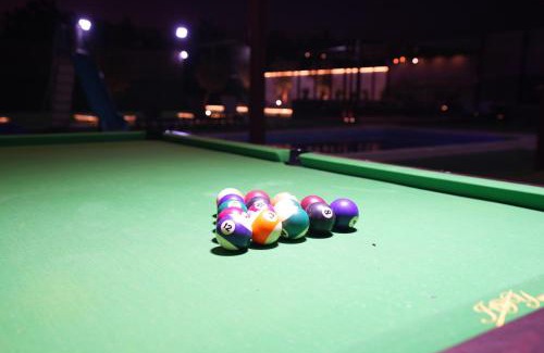Al Dhaid Ski Chalet | 1001 Nights Chalet Private Pool, Jacuzzi, BBQ Sleeps 15 Sharjah