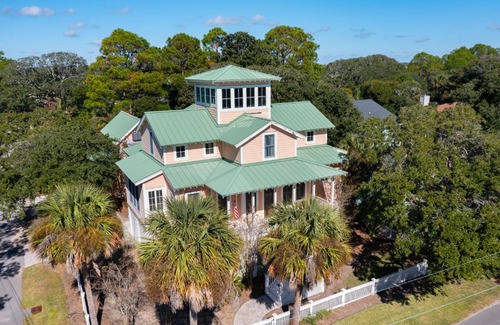 Folly Beach House | 1002 E Cooper The Folly Peach Beautiful Spacious House Steps from the beach