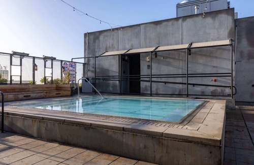 Historic Core Apartment | #1002 - Kasa Downtown LA | Accessible King Room