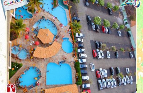 J Jeriquara Apartment | 1004 - AP Shopping, bebidas liberadas nas piscinas e internet banda larga no AP Wi-Fi, próximo ao shopping Singapura