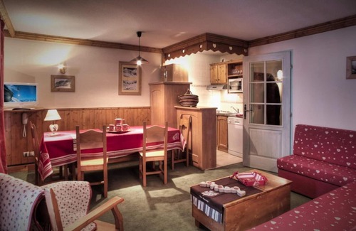 Val-Thorens Apartment | 100m from resort center, fitness, balcony, tv, ski locker, 50m², Val Thorens