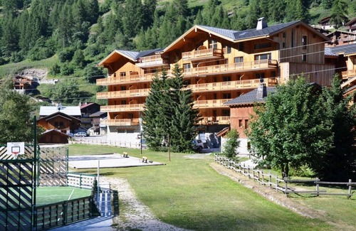 Les Brevieres Apartment | 100m from ski lifts, fitness, swimming pool, sauna, hammam, balcony, tv, 58m², Tignes