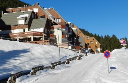 Le Pleynet Apartment | 100m from ski slopes, view valley/ski slopes, balcony, parking, ski locker, 18m², Les 7 Laux