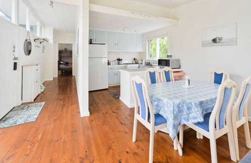 Capel Sound House | 100m to the beach 9min to Hot Springs Pet Friendly, 100m to the beach 9min to Hot Springs Pet Friend