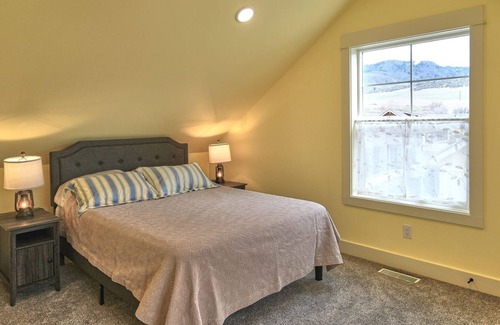 Oroville House | 101 Flip Flop Lane (Country)