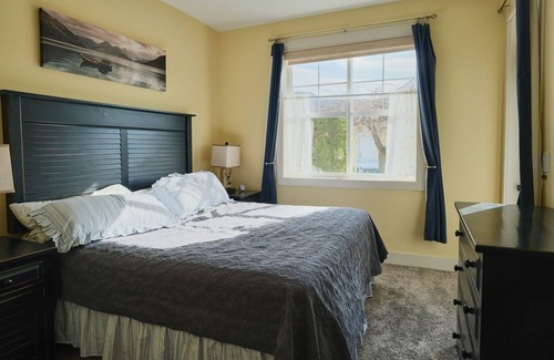 Oroville House | 101 Flip Flop Lane (Country)