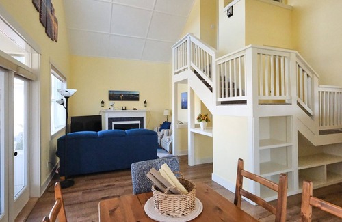Oroville House | 101 Flip Flop Lane (Country)