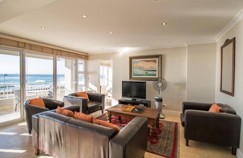 Mouille Point Apartment | 101 m² Apartment ∙ 2 bedrooms ∙ 4 guests