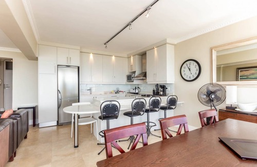 Mouille Point Apartment | 101 m² Apartment ∙ 2 bedrooms ∙ 4 guests