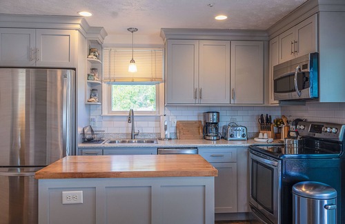 East Sandwich House | 101 Ploughed Neck - Charming home .1 mile to East Sandwich beach w. marsh viewnn