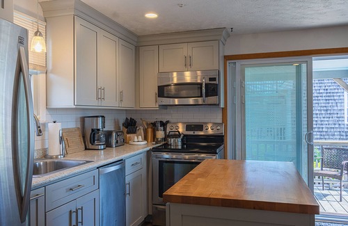 East Sandwich House | 101 Ploughed Neck - Charming home .1 mile to East Sandwich beach w. marsh viewnn