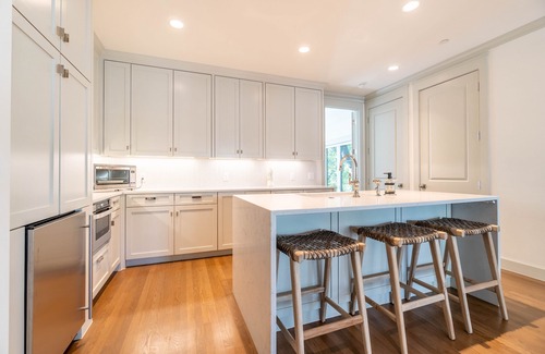 Kessler House | 1019 Bishop Arts Townhouse: Sleeps Up to 8 People!