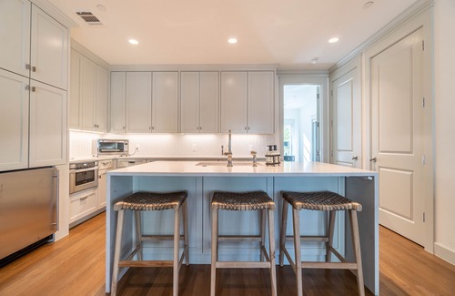 Kessler House | 1019 Bishop Arts Townhouse: Sleeps Up to 8 People!