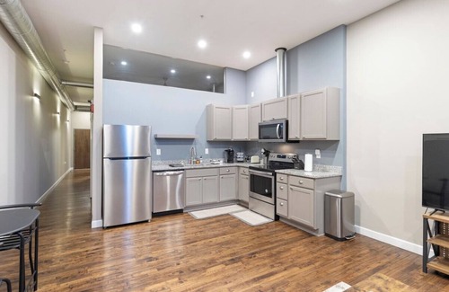 Cleveland Apartment | 102 · Midtown Loft Su