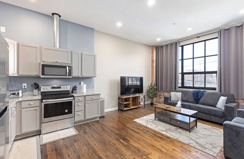 Cleveland Apartment | 102 · Midtown Loft Su