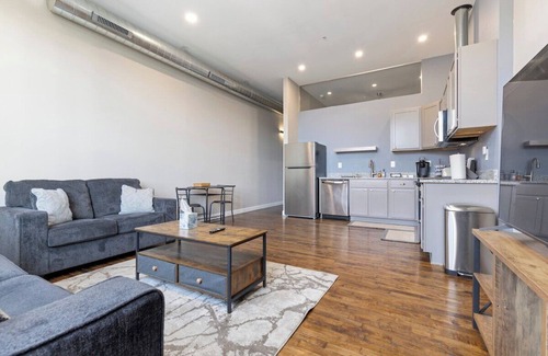 Cleveland Apartment | 102 · Midtown Loft Su