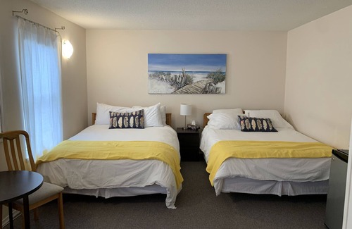 Port Elgin Hotel | 102 - Standard Room - 2 Queen Beds -1st Floor