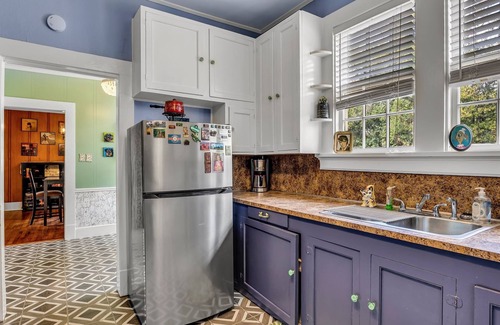 Columbus House | 102 year old historic home in quiet park district comfy and quiet