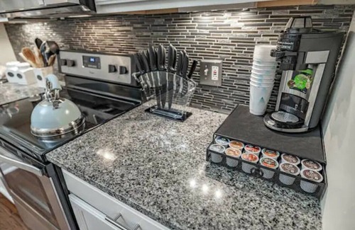 St. Louis Apartment | #103 Delmar Loop- Location-LocationWU