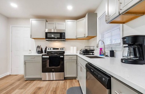 Madison House | 103 Forrest · Madison's Chic 4BR Home w/BBQ