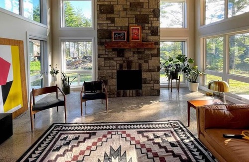 Horton Cottage | 103c carriage · Canoe Landing: Luxury Waterfront Retreat, Hot Tub