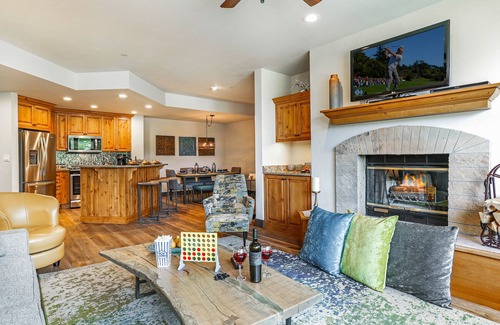 Highlands Townhomes Condo | 104 Highlands Westview, Ski-In/Ski-Out, Pool, Hot Tub, Mountain Modern