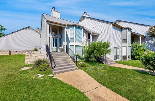 Lakeway Apartment | 104 World of Tennis Square #104