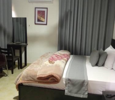 Amasaman Hotel | 105 Inn