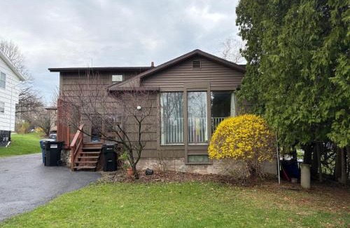 Eastside House | 105 Robert Drive