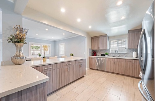 Lake Balboa House | 106 New Home in LA with all New Furniture, POOL & KING Beds!BY Universal Studios