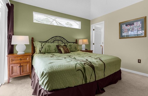 Lake Berkley House | 1061 Lake Berkley 4 Bed with Pool&Spa