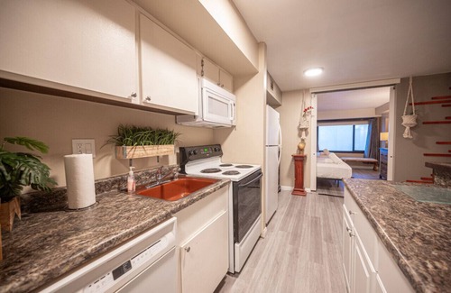 Las Vegas Strip Condo | 1062 Instant Book · Stay Together Suites on The Strip - 5 Comfy BEDS!