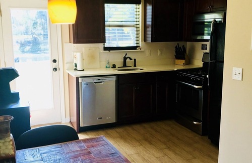 Hollister House | (106B) Blue Heron Getaway 2 bedroom 1.5 bathrooms