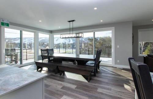 The Blue Mountains Ski Chalet | 107 Birchview Trail